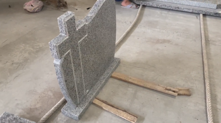Py Cream Granite Headstone thumbnail 4